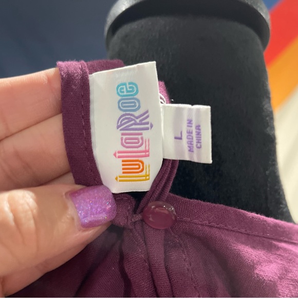 Lula Roe Paisely embroidered top womens size Large in beautiful conditions ! 💖 - Picture 5 of 5